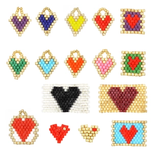 Pendentifs en forme de cœur tissés à la main en couleurs vives pour la création de bijoux