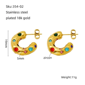 Detailed size specifications and weight of C-shaped 18K gold plated zircon hoop earrings
