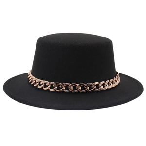 Cappello Boater A Cima Piatta In Feltro Di Lana Con Decorazione Catena Accessorio Di Moda Elegante