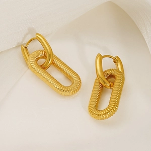Boucles d'oreilles en acier plaqué or 18K avec pendentif ovale à texture nervurée