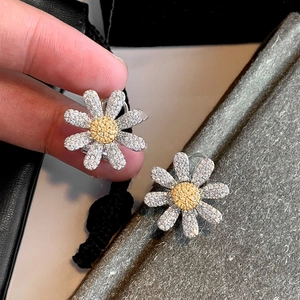 Sparkling daisy flower stud earrings with silver petals and yellow zircon center