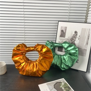 Chic Plissee Halbmond Handtaschen in Metallic Orange und Grün mit runden Griffen