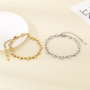 Vue détaillée des bracelets grain de café en acier inoxydable 316L doré et argenté