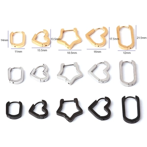 Ensemble de boucles d'oreilles géométriques en acier poli avec cœurs et étoiles en 3 tons
