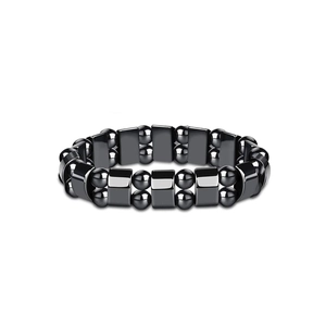 Detailansicht der 8mm Hämatit-Perlen und Distanzstücke am elastischen Herren-Yoga-Armband