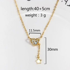 Detail view of heart pendant necklace with dimensions 40+5cm length and 3g weight