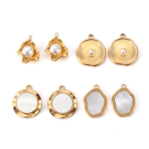 Golden irregular irregular flower and round shell pearl pendants in stainless steel