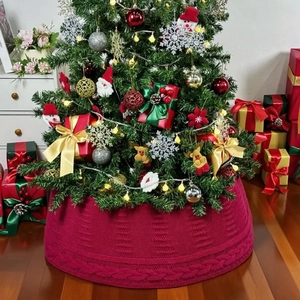 Jupe de sapin de Noël rouge tricotée avec motif torsadé pour décorations festives