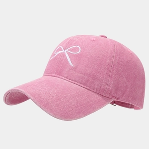 Berretto da baseball rosa in cotone lavato con fiocco bianco ricamato da donna