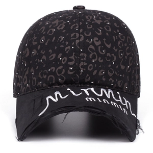 Cappellino da baseball leopardato con strass e visiera consumata per uomo e donna