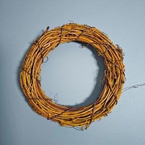 Natural round rattan wreath base for DIY Christmas floral arrangements and home decoration