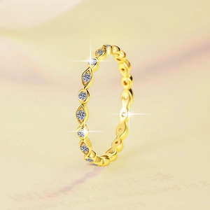 Elegant gold S925 sterling silver eternity ring with wavy band and sparkling moissanite