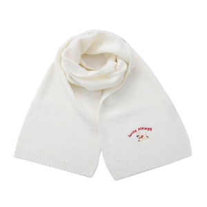 Close-up of white knitted scarf with Lucky Piplegg puppy embroidery and ribbed texture