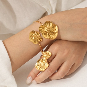 18K Gold Plated Stainless Steel Asymmetric Flower Bangle And Ring Matte Brushed Floral Jewelry For Women Vintage