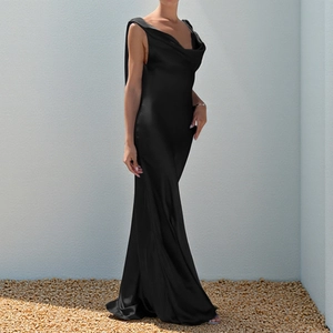 Elegantes schwarzes Satin-Abendkleid mit Wasserfall-Ausschnitt und rückenfreiem Design