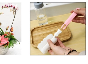 Detail showing the assembly of the detachable sponge head to the pink handle brush