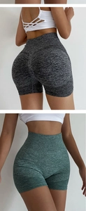 Gros plan sur un short de sport taille haute avec effet push-up et tissu gris chiné