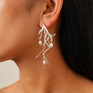 Irregular silver branch earrings with three white pearls for a modern artistic look