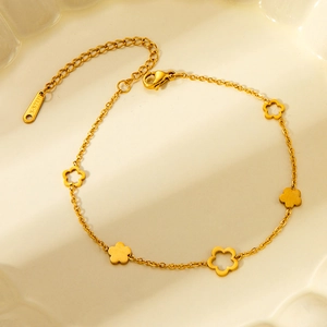 Detail of gold-plated stainless steel flower chain with lobster clasp and extender