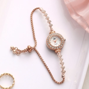 Elegant rose gold women's quartz bracelet watch with sparkling crystal encrusted bezel
