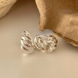 Elegant 925 sterling silver croissant hoop earrings with a polished twisted texture