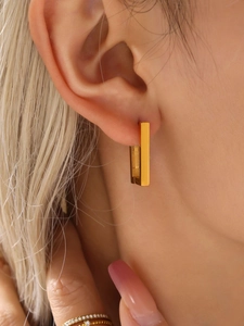 Close-up of a 18K gold-plated stainless steel rectangular hoop earring on a model ear