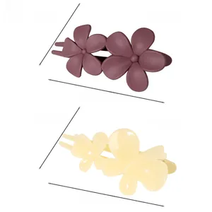 Detailed view of matte purple and cream flower hair clips with size and weight metrics