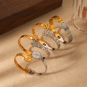 Bracelets bicolores en acier inoxydable avec motifs ajourés d'étoiles et fleurs