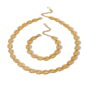18K gold-plated shell chain necklace and bracelet set for beach vacation style