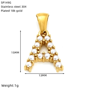 Dimensions détaillées du pendentif lettre A doré avec perle, taille 15x13mm en acier