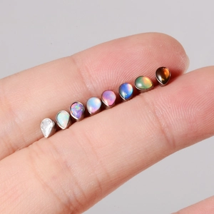 Clous de labret en titane G23 avec opale en forme de goutte et zircons colorés