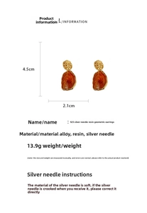 Vue détaillée des boucles d'oreilles ovales en résine avec dimensions et tige en argent 925