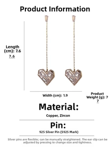 Vue détaillée des boucles d'oreilles cœur dorées avec dimensions et tige en argent 925