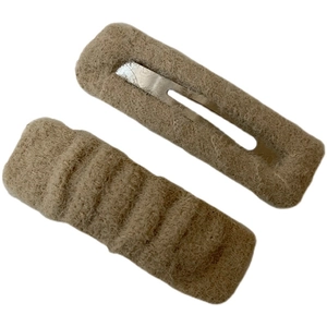 Two-piece set of elegant plush hair clips in light brown for women's autumn winter styling