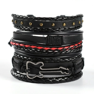 Mehrlagiges Lederarmband-Set für Herren mit Totenkopf und Gitarren-Metallakzenten