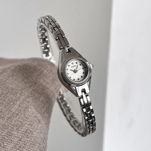 Montre Bracelet Quartz Femme Petit Cadran Rond Bracelet Alliage Strass Élégant Rétro Mode Bijoux Cadeau Pour Dame