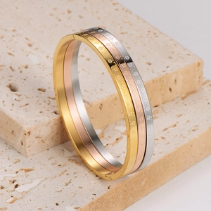 Ensemble de 3 bracelets en acier inoxydable avec gravure de flocons en or, rose et argent