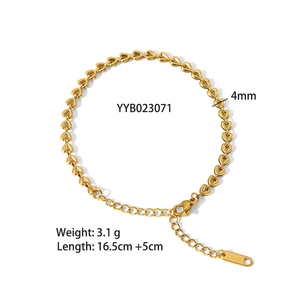 Detail of golden stainless steel heart link bracelet with dimensions and weight info