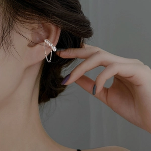 Detail of gold-plated ear cuff featuring five pearls and delicate chain fringe tassels