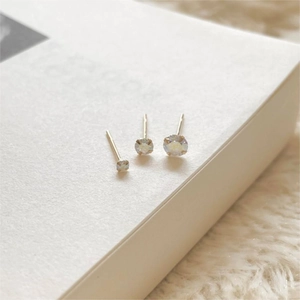 Three-piece set of 925 sterling silver four-claw studs with iridescent zircon stones