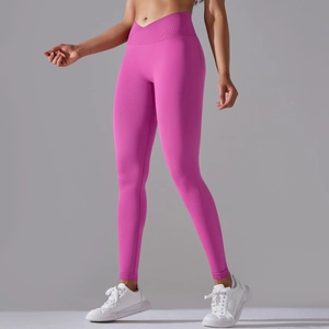 Detail of V-shaped high-waisted waistband on rose red seamless yoga leggings