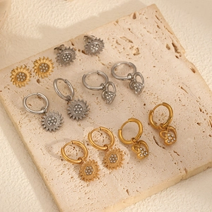 Élégant ensemble de boucles d'oreilles tournesol et cœur en or 18 carats et argent