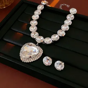 Luxury crystal heart pendant necklace and matching round stud earrings jewelry set for women