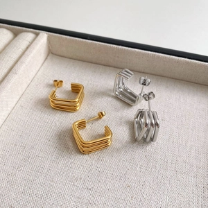 Dreischichtige quadratische hohle geometrische Ohrstecker in Gold und Silber Edelstahl