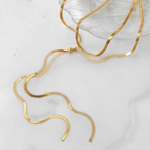 Collier double rangée maille serpent plate dorée ajustable avec texture métallique