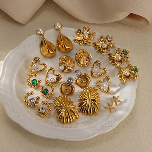 Gold stainless steel earring set with pearls, green zircon hearts and floral designs
