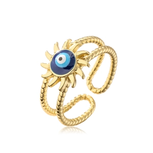 Close-up of gold-plated evil eye ring featuring sunray patterns and twisted rope texture