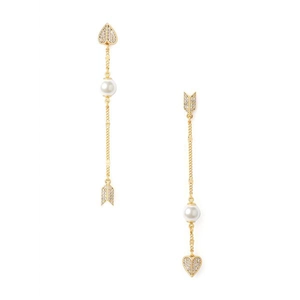Detail of asymmetric S925 silver gold heart earrings with pearl and tassel fringe