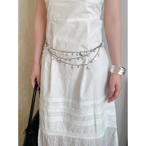 Double-layered star and pearl waist chain for women with metallic tassels on white dress
