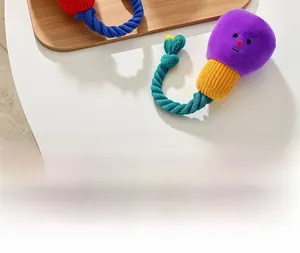 Detail van duurzaam katoenen touw en pluche piepspeeltje voor kleine honden